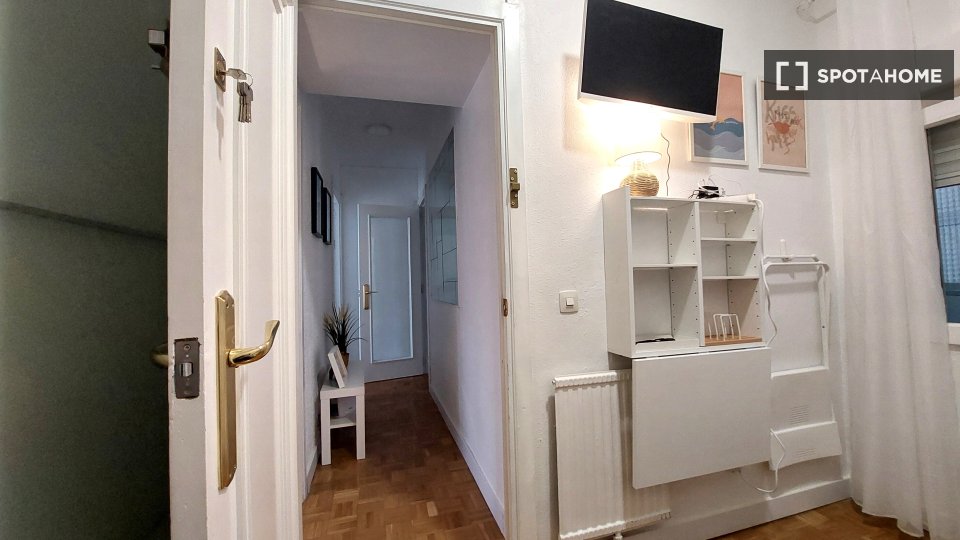 Double room Madrid, 4 beds, 61m² — photo 12