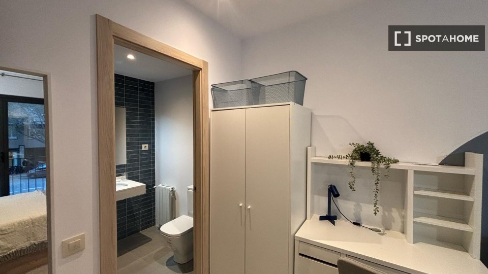 Double room Barcelona, 4 beds, 90m² — photo 12