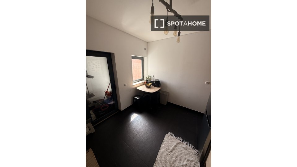 Apartment Lisbon, 2 beds, 130m² — photo 31