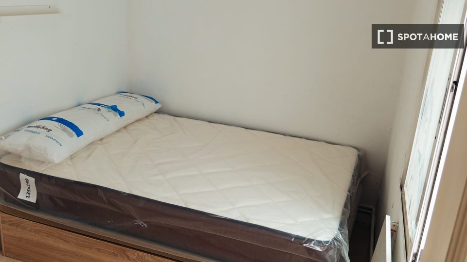 Double room Madrid, 4 beds, 80m² — photo 5