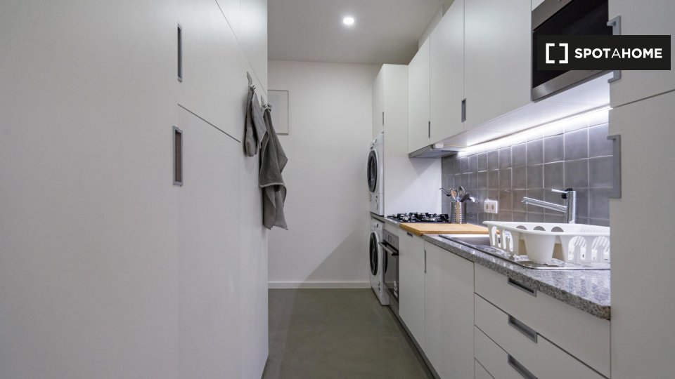 Double room Lisbon, 7 beds, 210m² — photo 9