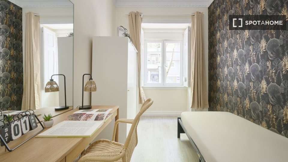 Double room Lisbon, 5 beds — photo 14