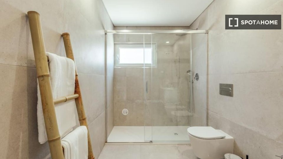 Apartment Lisbon, 5 beds — photo 2