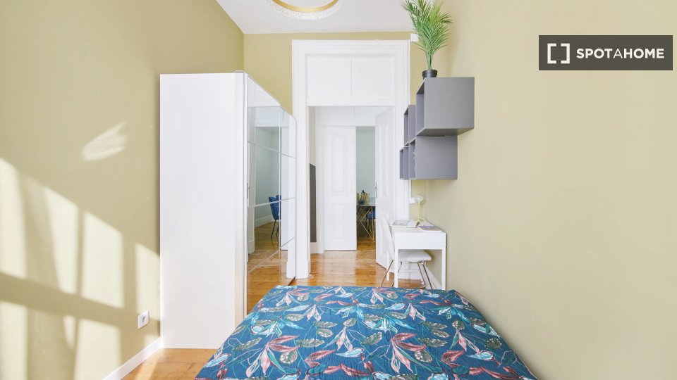 Double room Lisbon, 9 beds — photo 13