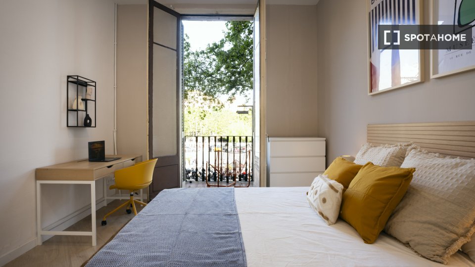 Double room Barcelona, 10 beds, 210m² — photo 16