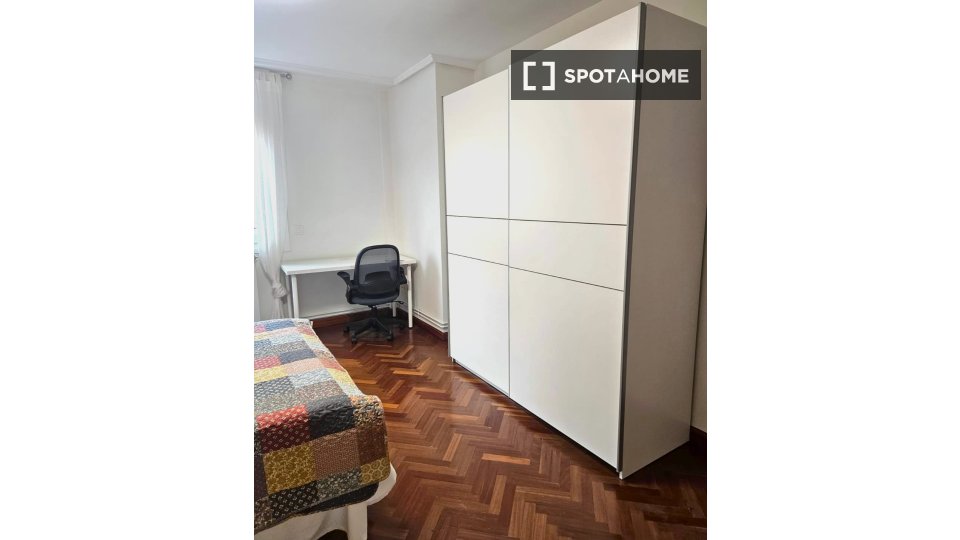 Double room Zaragoza, 4 beds, 114m² — photo 11