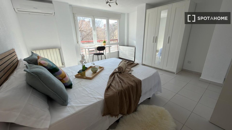 Double room Madrid, 4 beds — photo 12