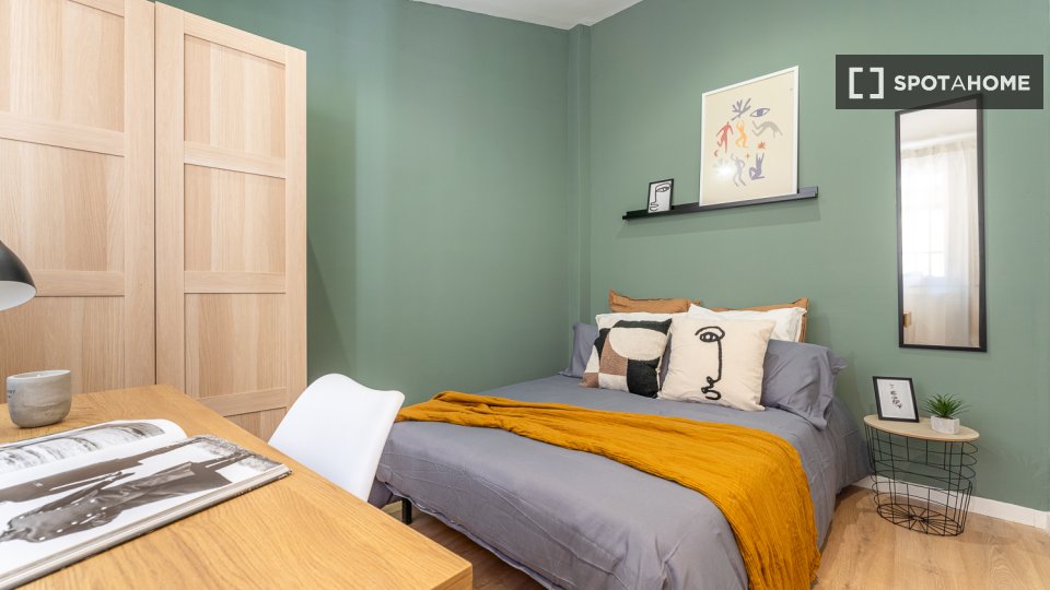 Double room Madrid, 9 beds, 144m² — photo 5