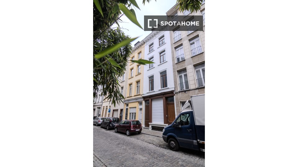 Double room Brussels, 3 beds — photo 14