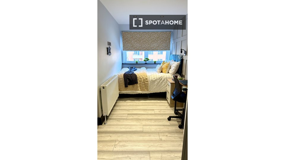 Double room London, 6 beds, 147m² — photo 1