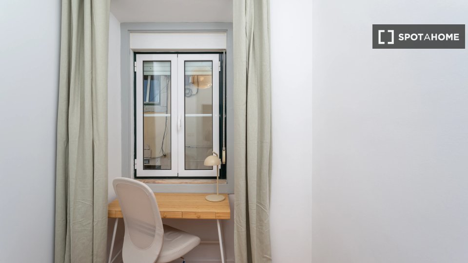 Double room Lisbon, 5 beds — photo 13