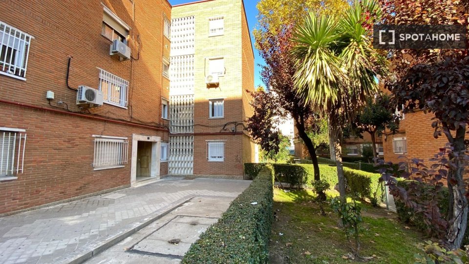 Double room Madrid, 4 beds — photo 11