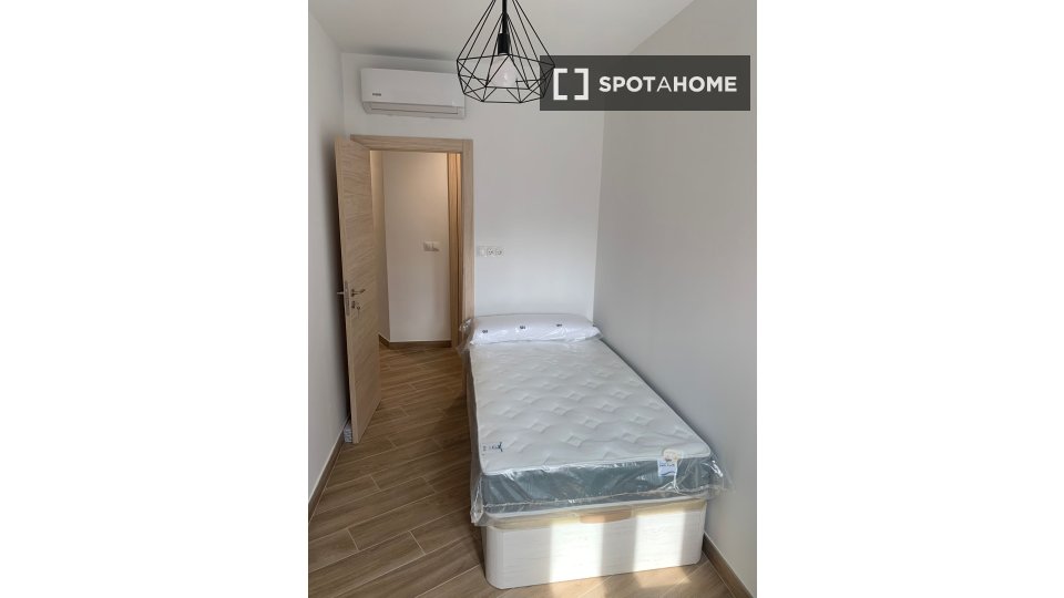 Apartment Valencia, 4 beds, 100m² — photo 5