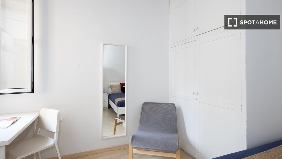 Double room Barcelona, 4 beds, 75m² — photo 13