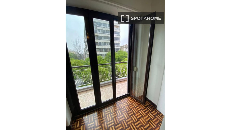 Double room Lisbon, 4 beds, 112m² — photo 17