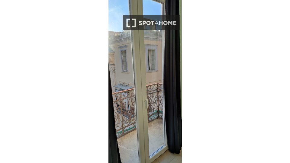 Double room Naples, 5 beds, 120m² — photo 1