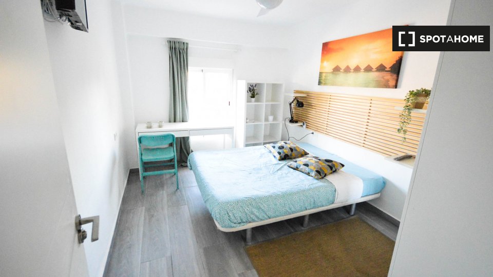 Double room Valencia, 4 beds, 100m² — photo 1