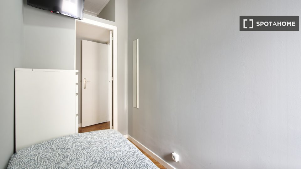 Double room Lisbon, 6 beds — photo 8