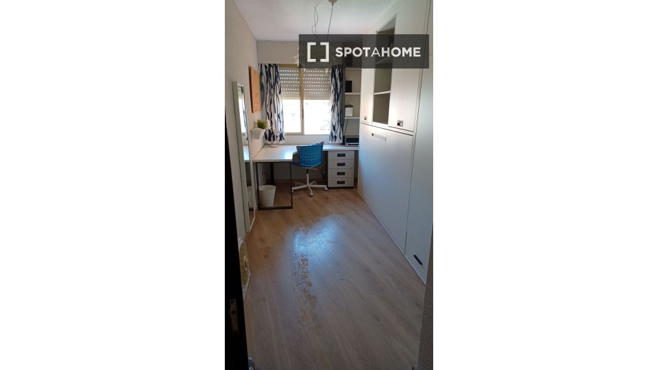 Double room Cartagena, 3 beds, 95m² — photo 4