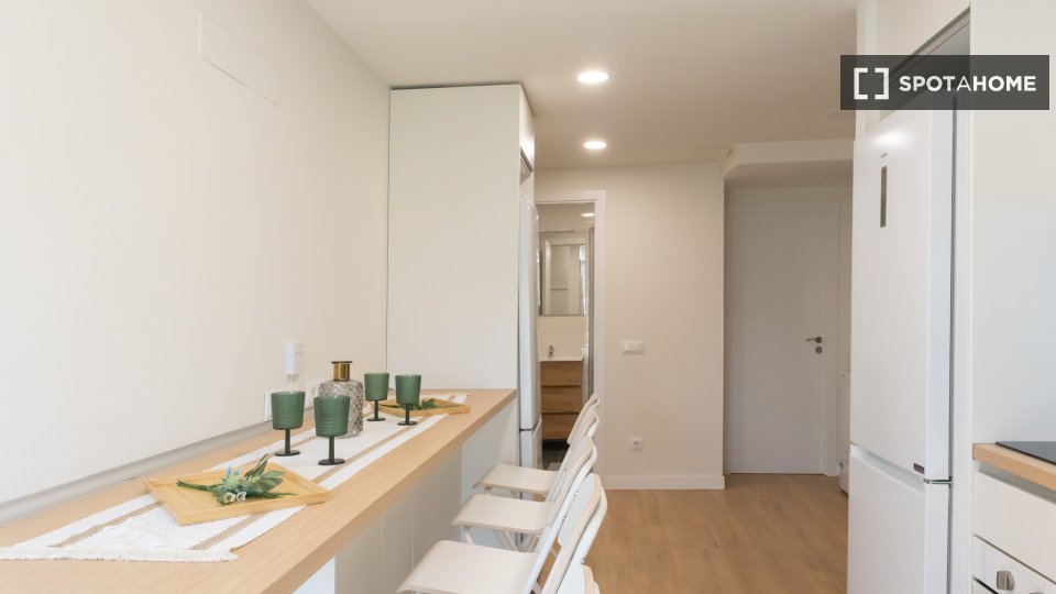 Double room Madrid, 6 beds, 200m² — photo 19