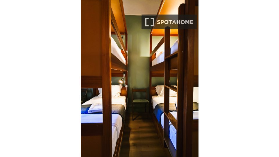 Double room Lisbon, 11 beds, 200m² — photo 30