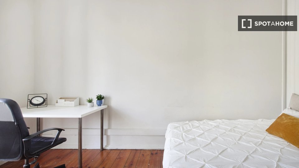 Double room Lisbon, 6 beds — photo 11