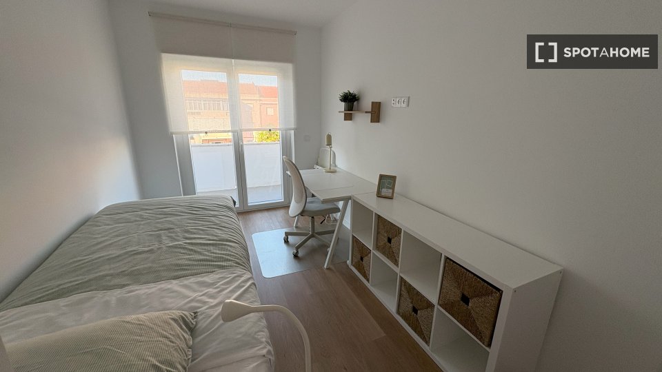 Double room Lisbon, 4 beds, 90m² — photo 16