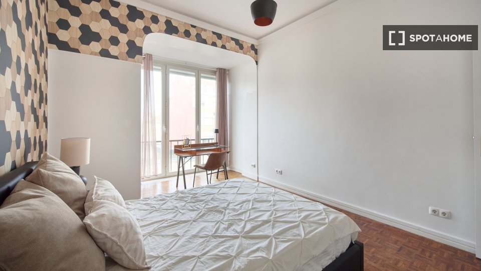 Double room Lisbon, 4 beds — photo 10