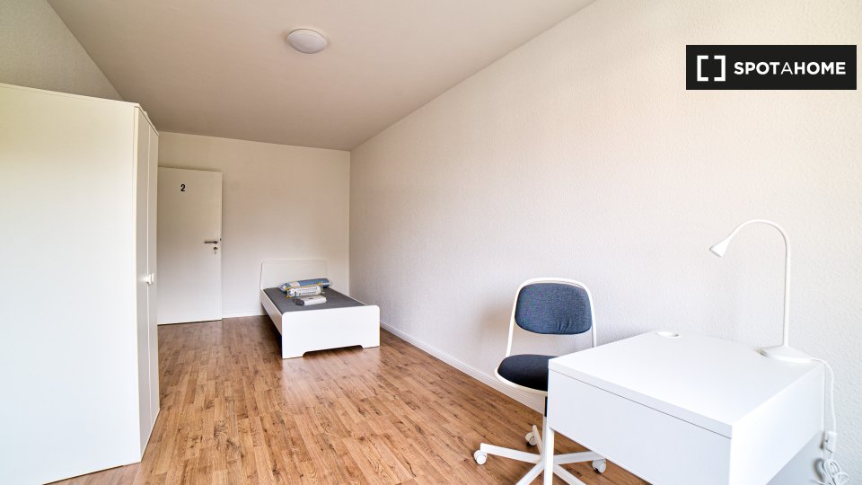 Double room Dusseldorf, 3 beds — photo 9