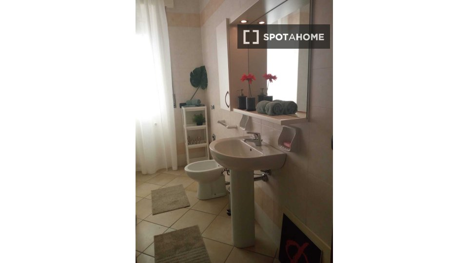 Double room Brescia, 3 beds — photo 14