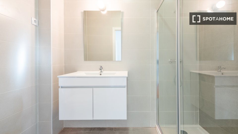 Double room Lisbon, 3 beds, 105m² — photo 6