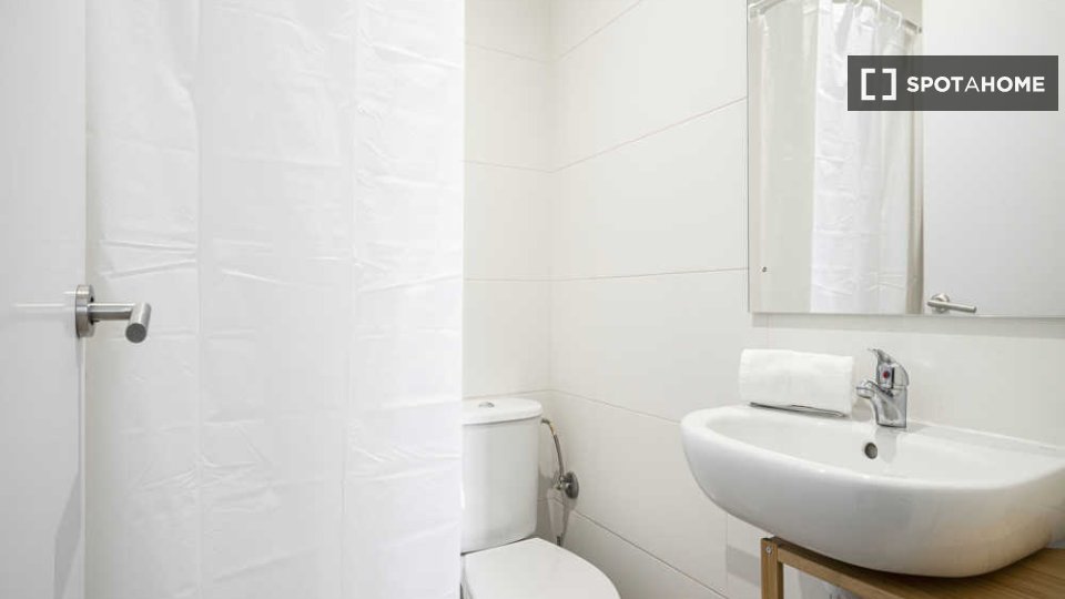Double room Madrid, 67 beds — photo 22