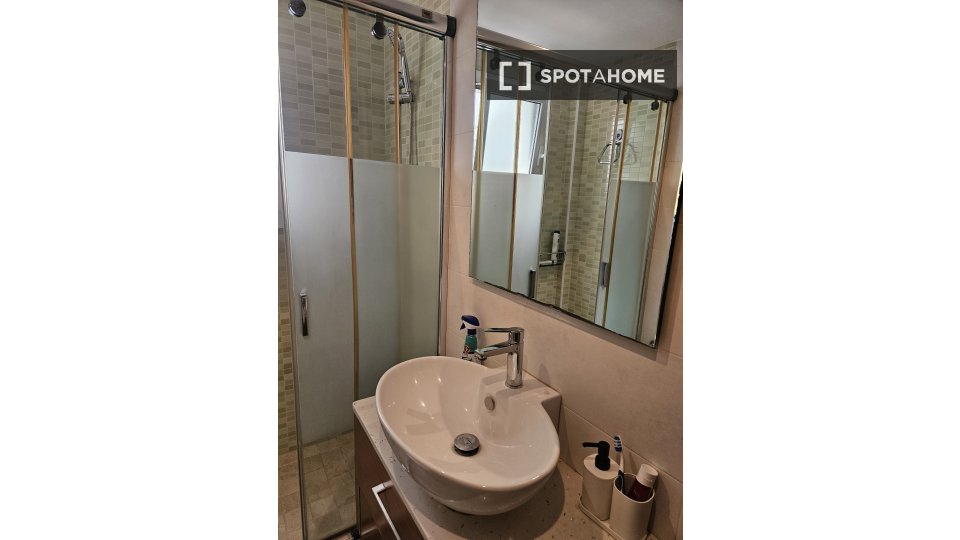 Double room Zaragoza, 4 beds, 92m² — photo 10