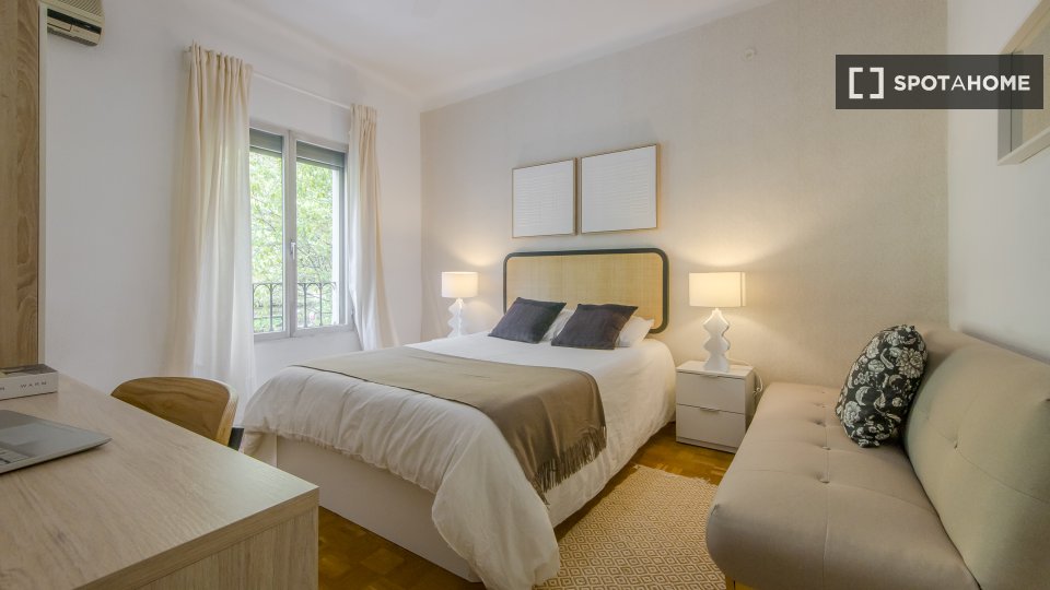Double room Madrid, 4 beds, 120m² — photo 8