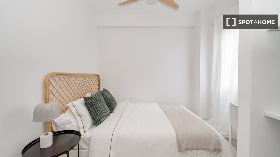 Double room Madrid, 5 beds, 130m² — photo 1