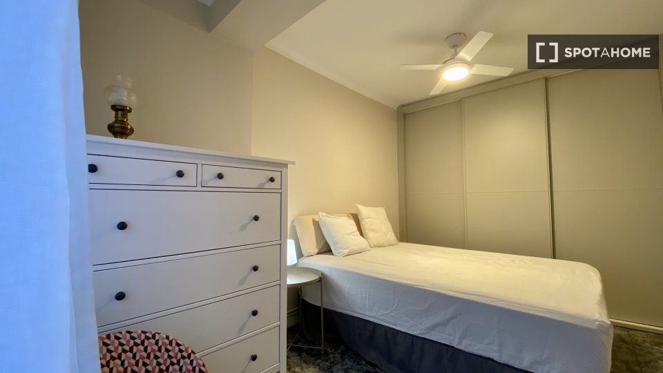 Apartment Barcelona, 3 beds, 62m² — photo 9