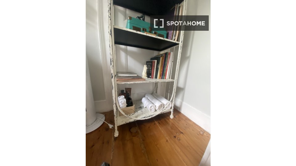 Double room Lisbon, 3 beds, 100m² — photo 1