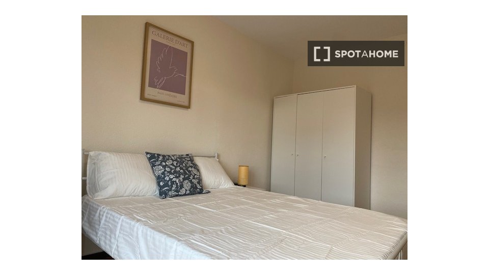 Double room Madrid, 3 beds — photo 8