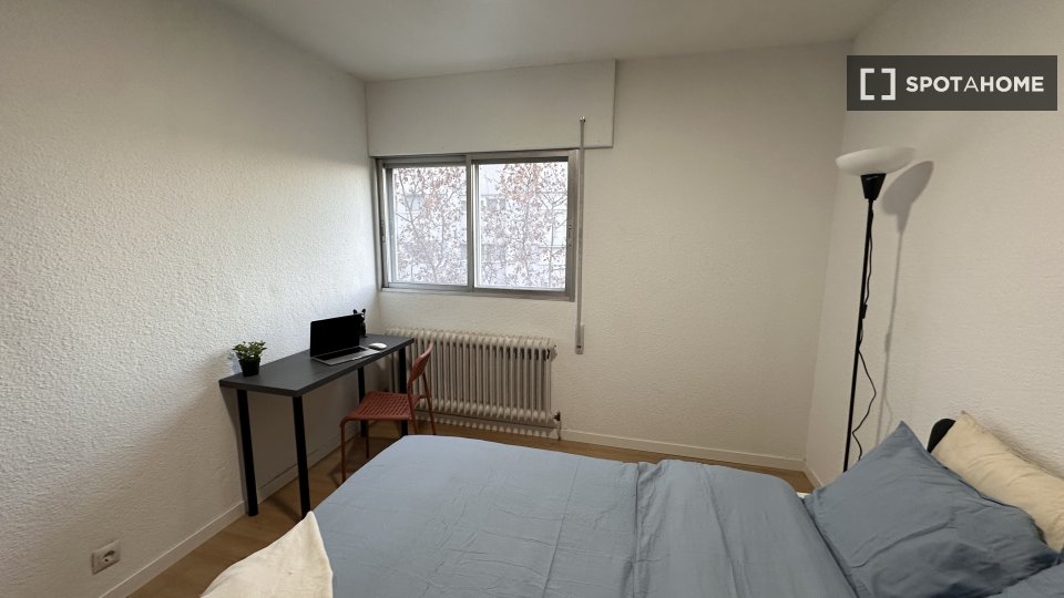 Double room Madrid, 5 beds, 110m² — photo 5