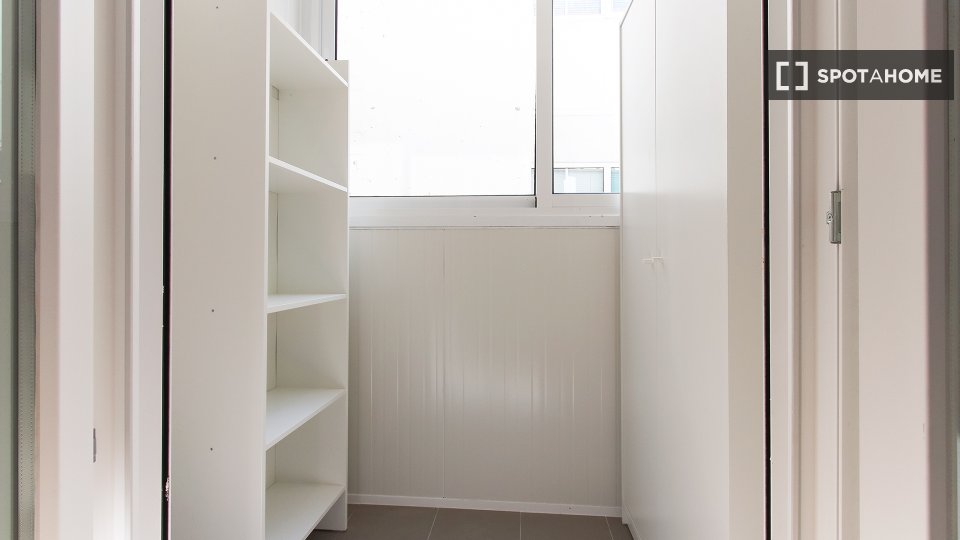 Double room Lisbon, 4 beds — photo 12