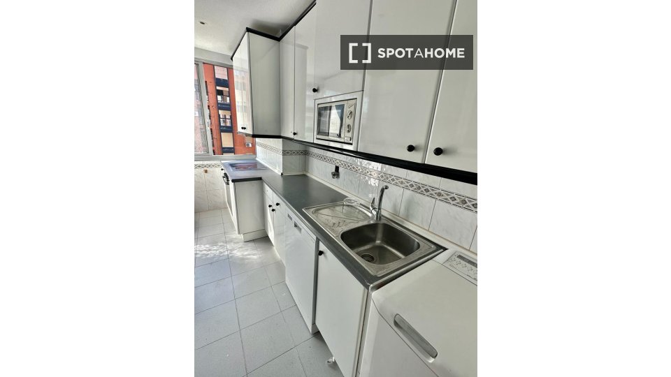 Double room Madrid, 5 beds, 140m² — photo 7