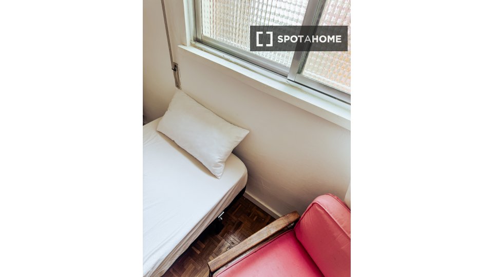 Double room Madrid, 3 beds, 120m² — photo 11
