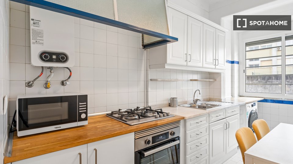 Double room Lisbon, 5 beds — photo 12