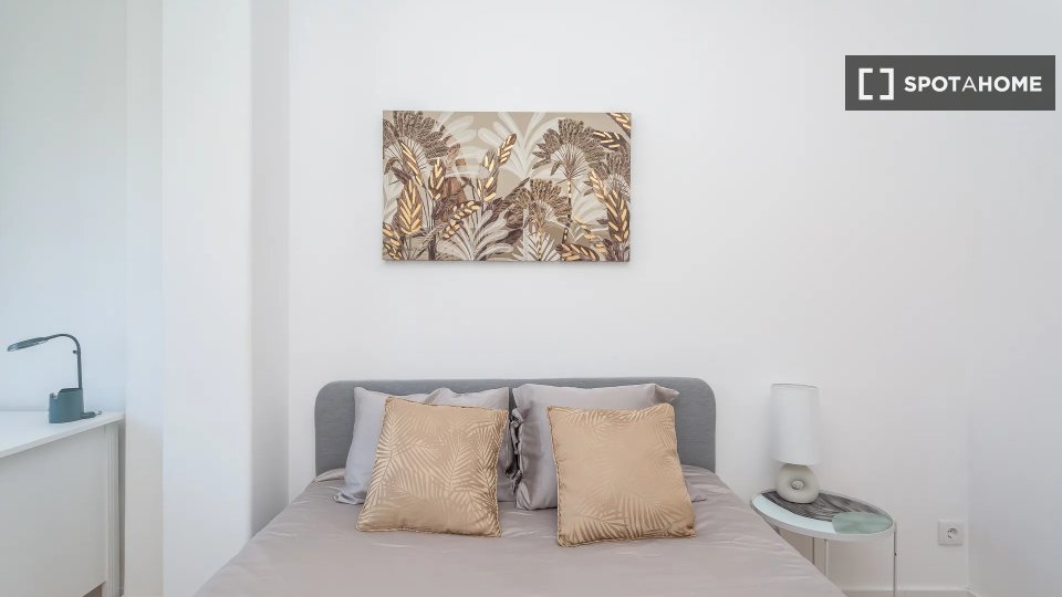 Double room Lisbon, 5 beds — photo 13