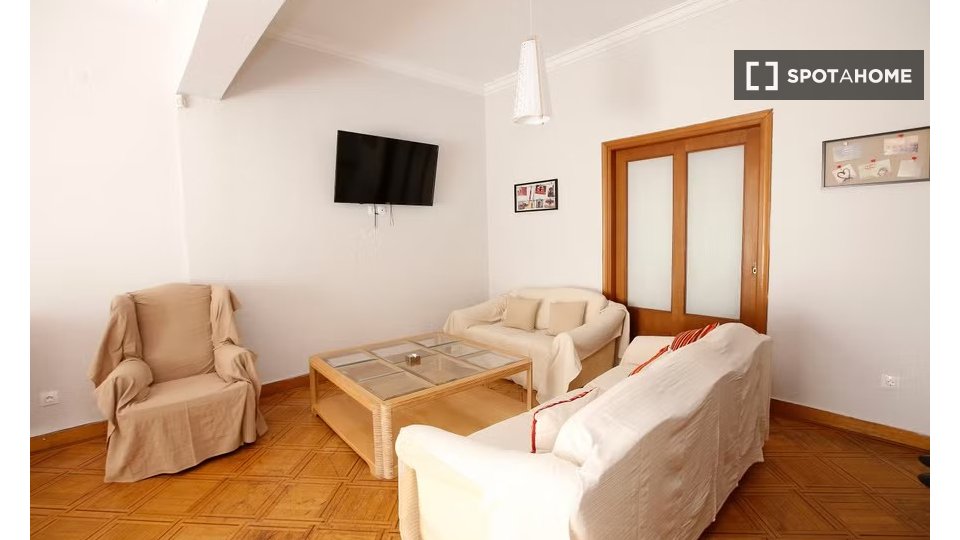 Double room Athens, 7 beds — photo 4