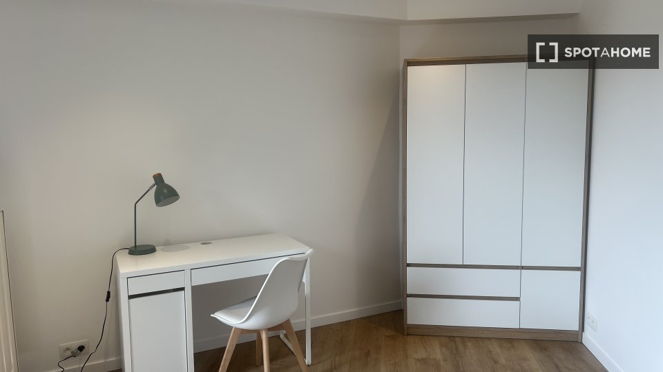 Double room Brussels, 9 beds, 13m² — photo 1