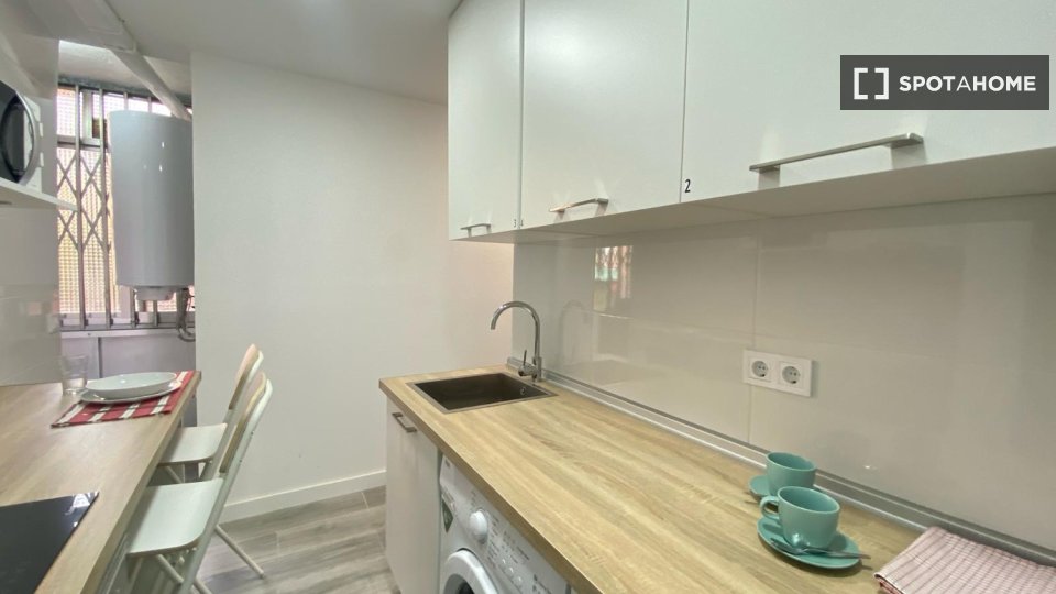 Double room Madrid, 4 beds — photo 25