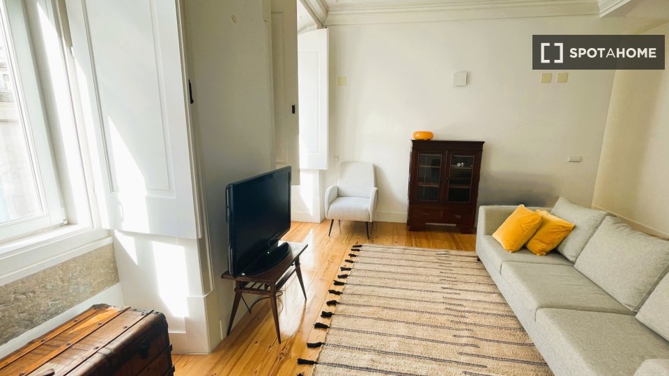 Apartment Lisbon, 2 beds, 104m² — photo 18