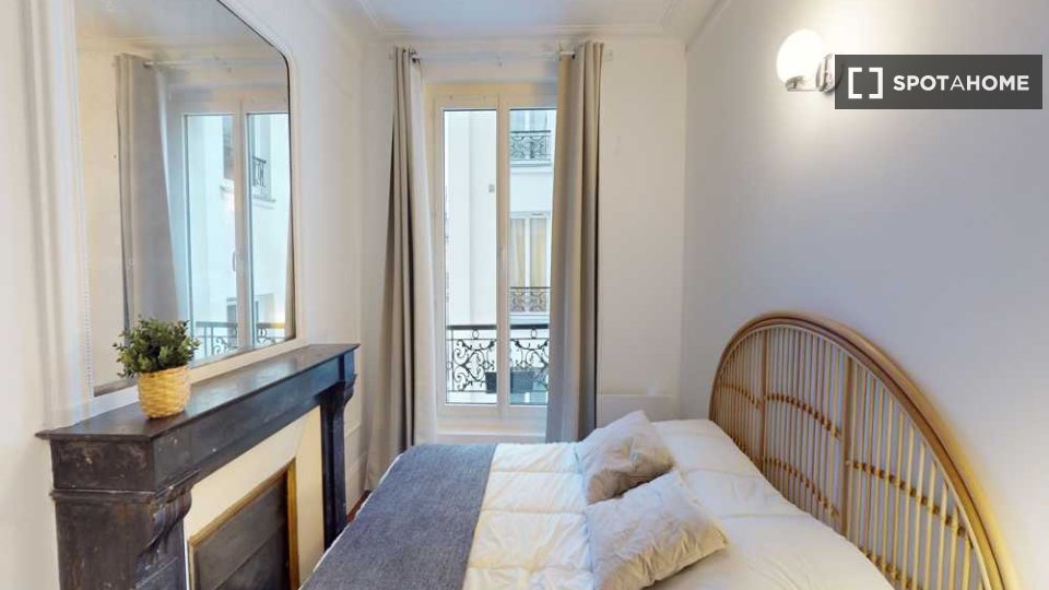 Double room Paris, 3 beds, 50m² — photo 9
