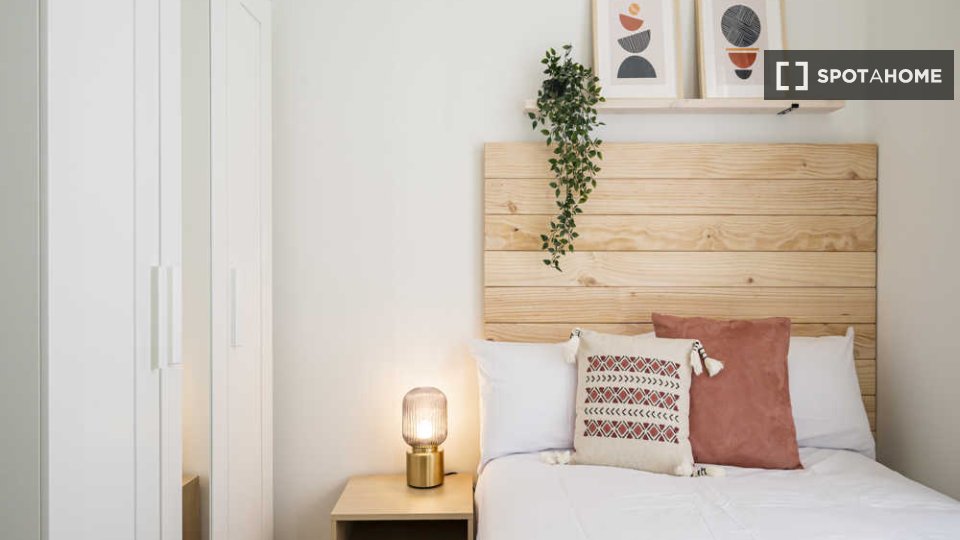 Double room Madrid, 17 beds — photo 46
